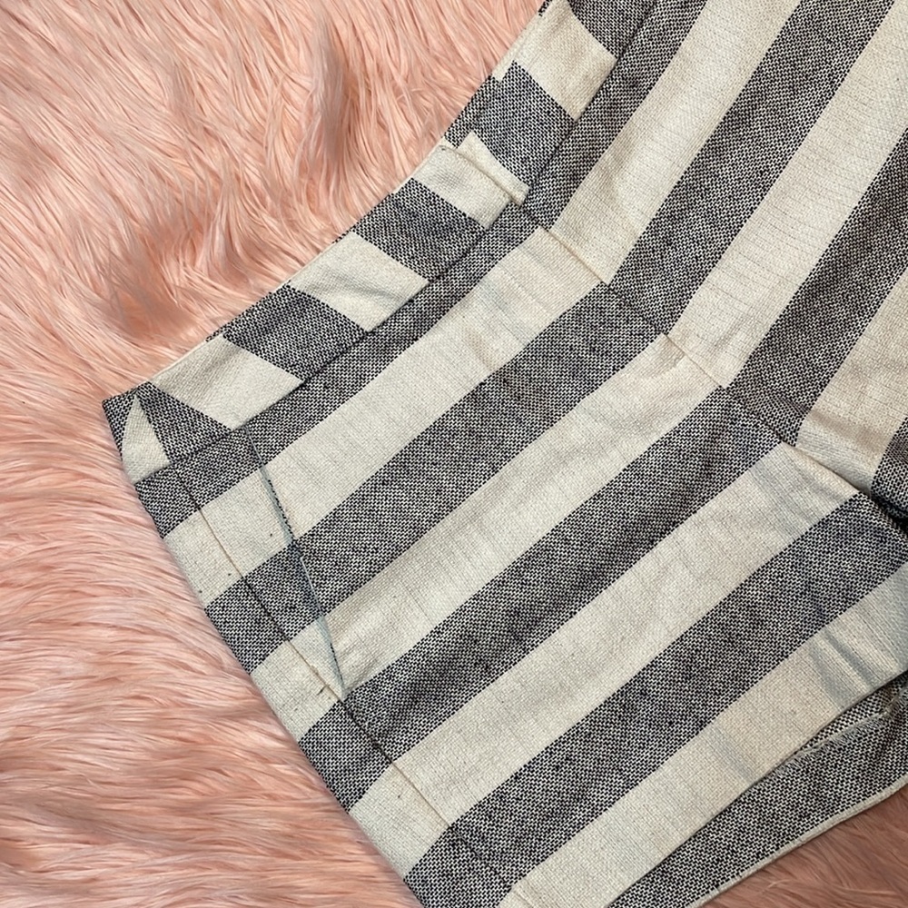 British Khaki Cream & Blue‎ Woman’s Stripe Shorts Size 8 - Picture 2 of 8